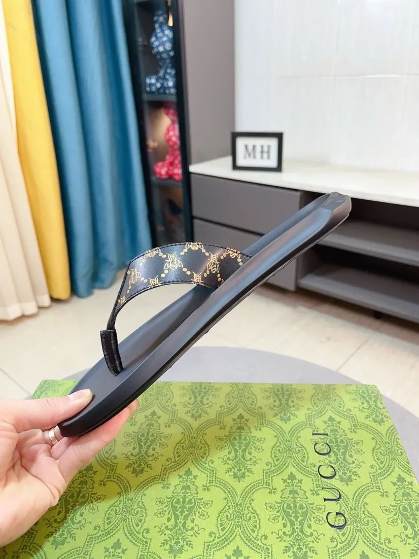 Men's shoes 💰260🌹🌹 (gucci-Gucci) New men's slippers, high-end boutique, made of cowhide, with exquisite embossed logo decoration on the upper, fine workmanship, super soft soles, casual, loose and comfortable, a must-have in summer! \nsize：38-44